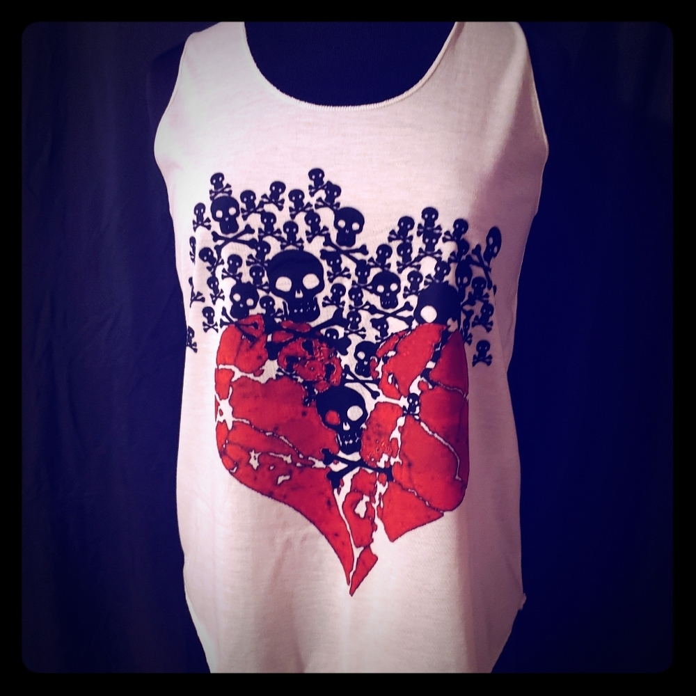 NWOT Broken Heart Skull Tank Top